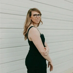 POSH SHOW UPDATES Like to know when I’m live!